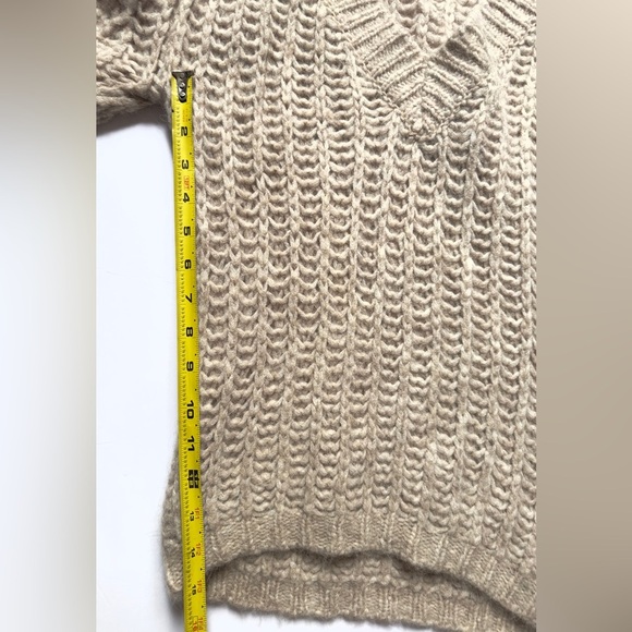 Zara Women's V-Neck Alpaca Knit Sweater Size Medium Beige Long Sleeve Pullover - Picture 10 of 11